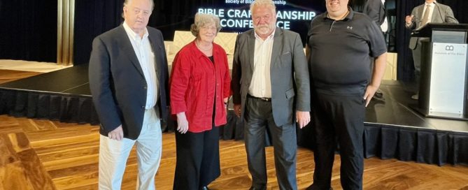 Ólafur Sigurðsson, Albína Thordarson, Klaus Erik Krogh og Halldór Elías Guðmundsson að loknum löngum og spennandi degi í Biblíusafninu í Washington.