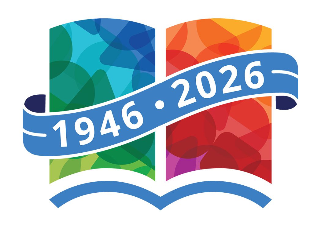 Logo Sameinuðu biblíufélaganna í tilefni 80 ára afmælis. Mynd af bók í mörgum litum með ártölin 1946-2026.